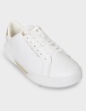 ESSENTIAL CHIC COURT