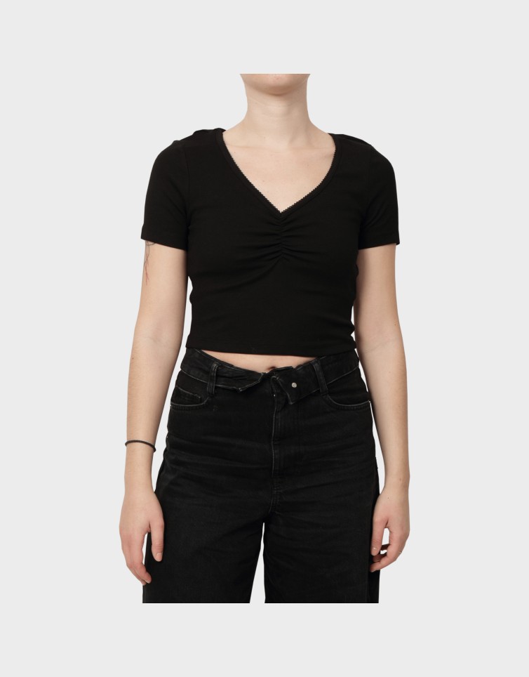BETTY LIFE S/S SCALLOP V-NECK