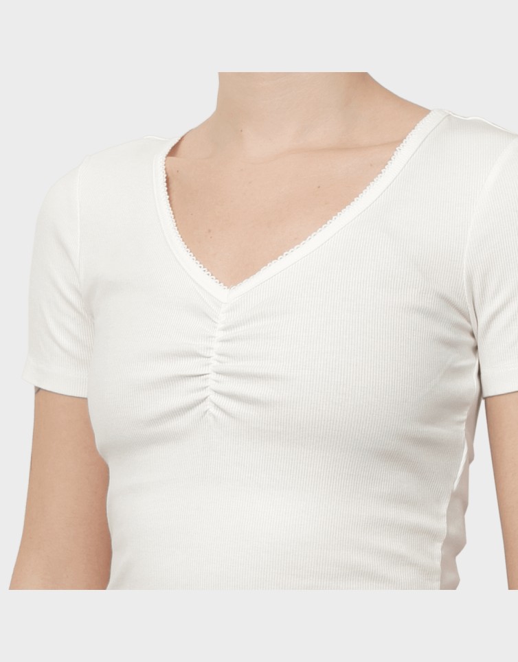 BETTY LIFE S/S SCALLOP V-NECK