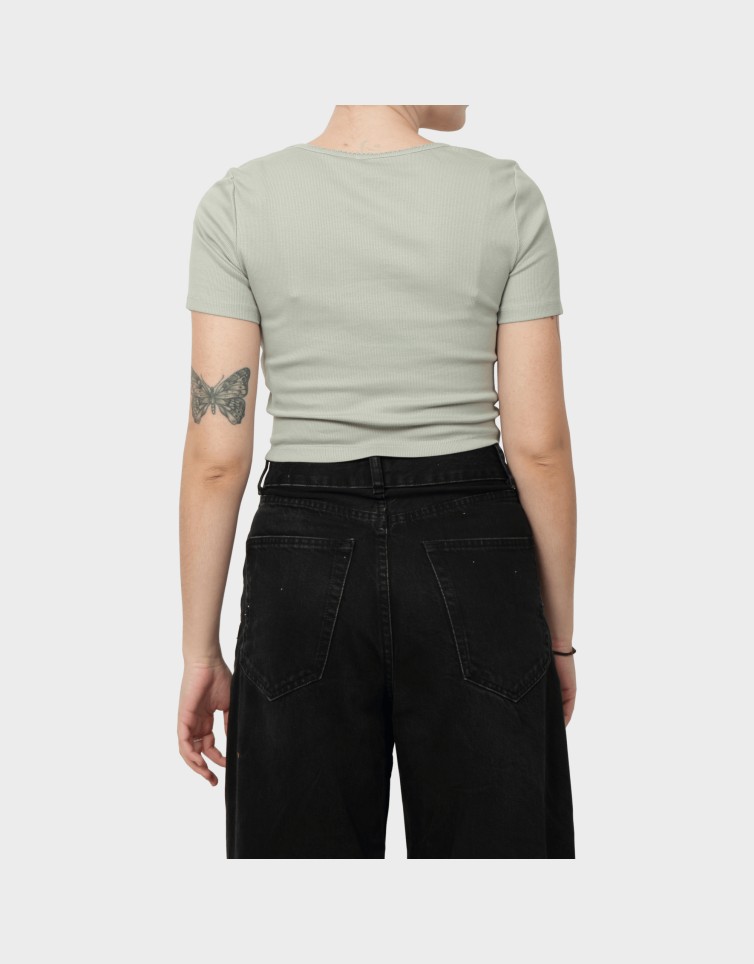 BETTY LIFE S/S SCALLOP V-NECK