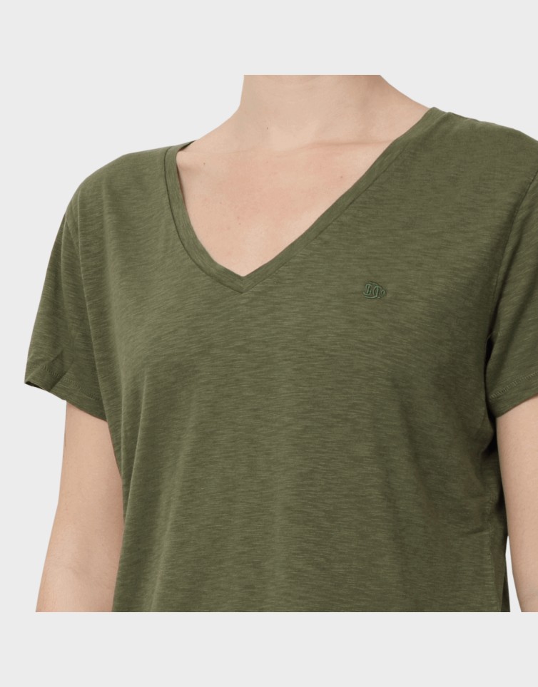D1 STUDIOS SLUB EMB VEE TEE