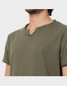 BASIC BUTTON TEE