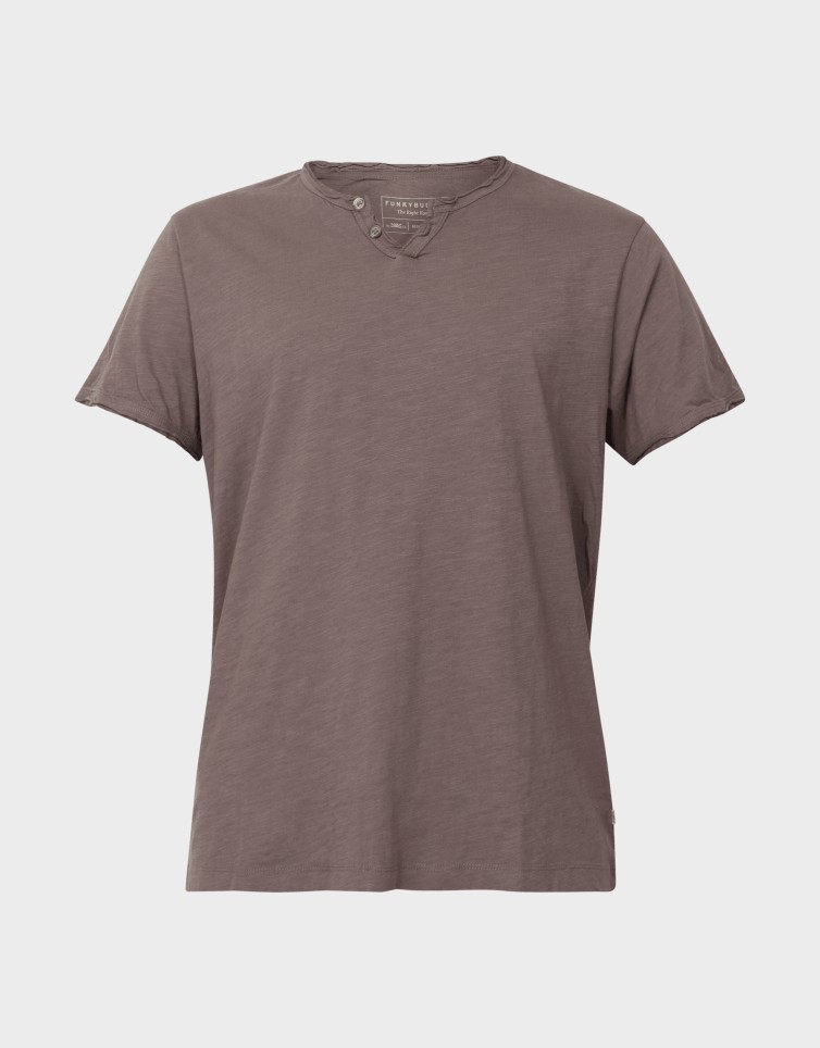 BASIC BUTTON TEE