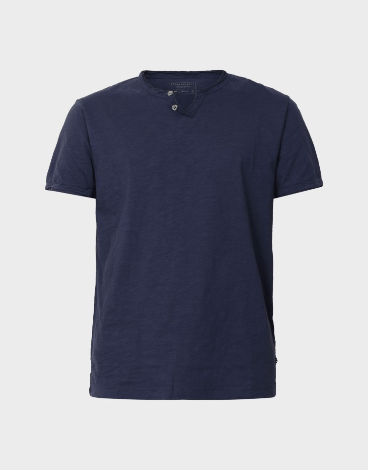 BASIC BUTTON TEE