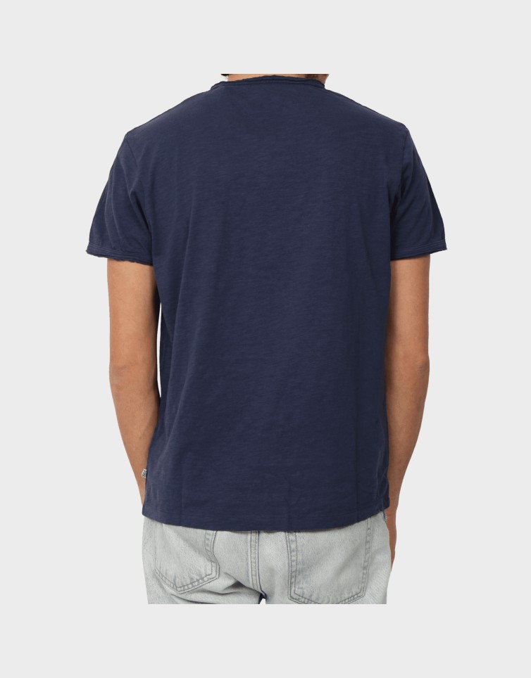 BASIC BUTTON TEE