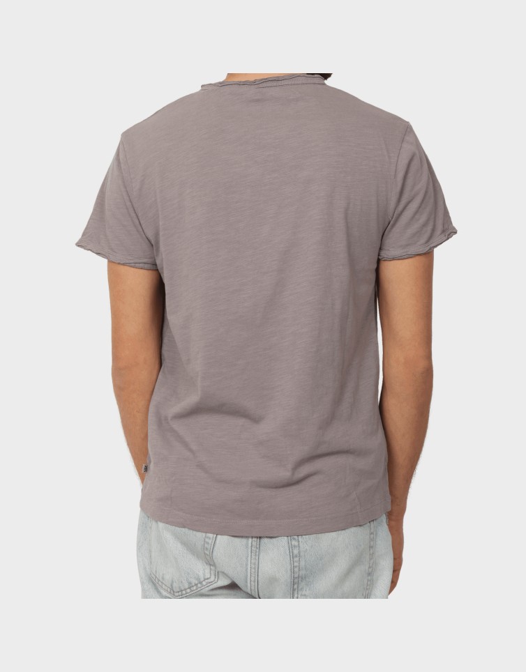 BASIC BUTTON TEE