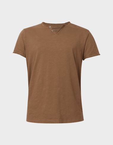 BASIC BUTTON TEE
