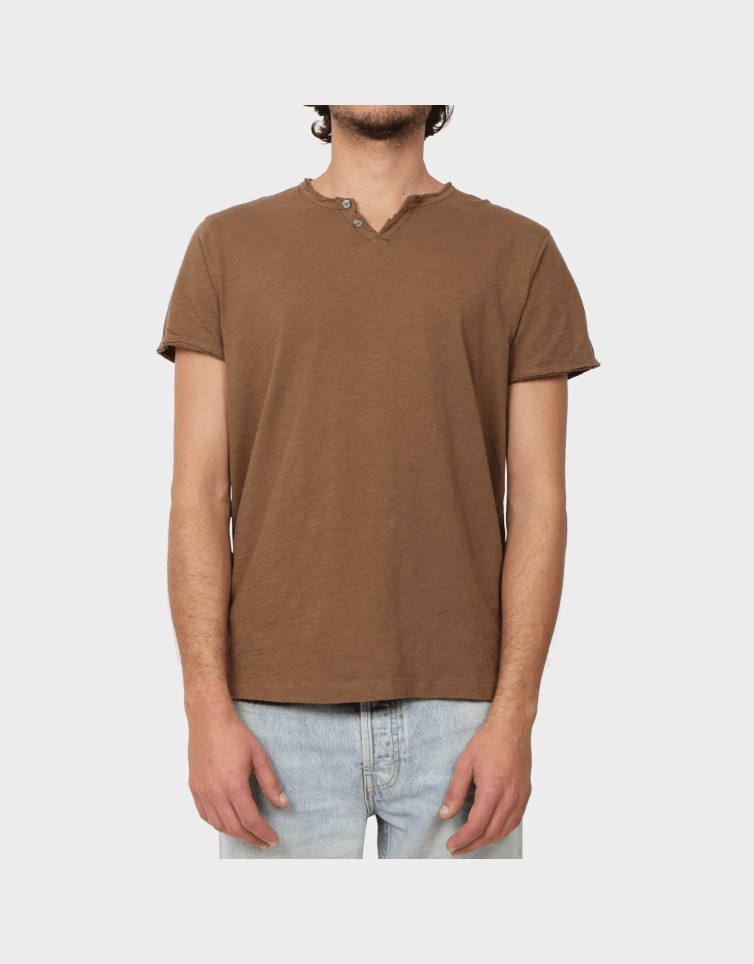BASIC BUTTON TEE