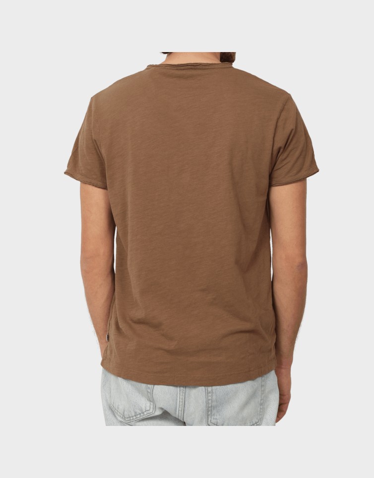 BASIC BUTTON TEE