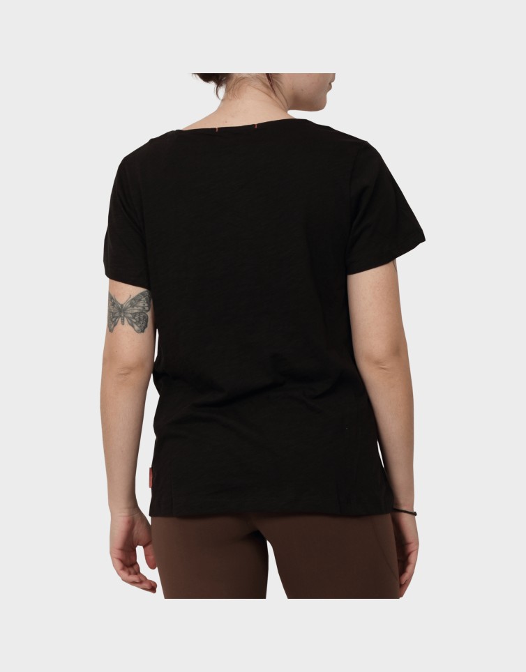 ESSENTIAL TEE