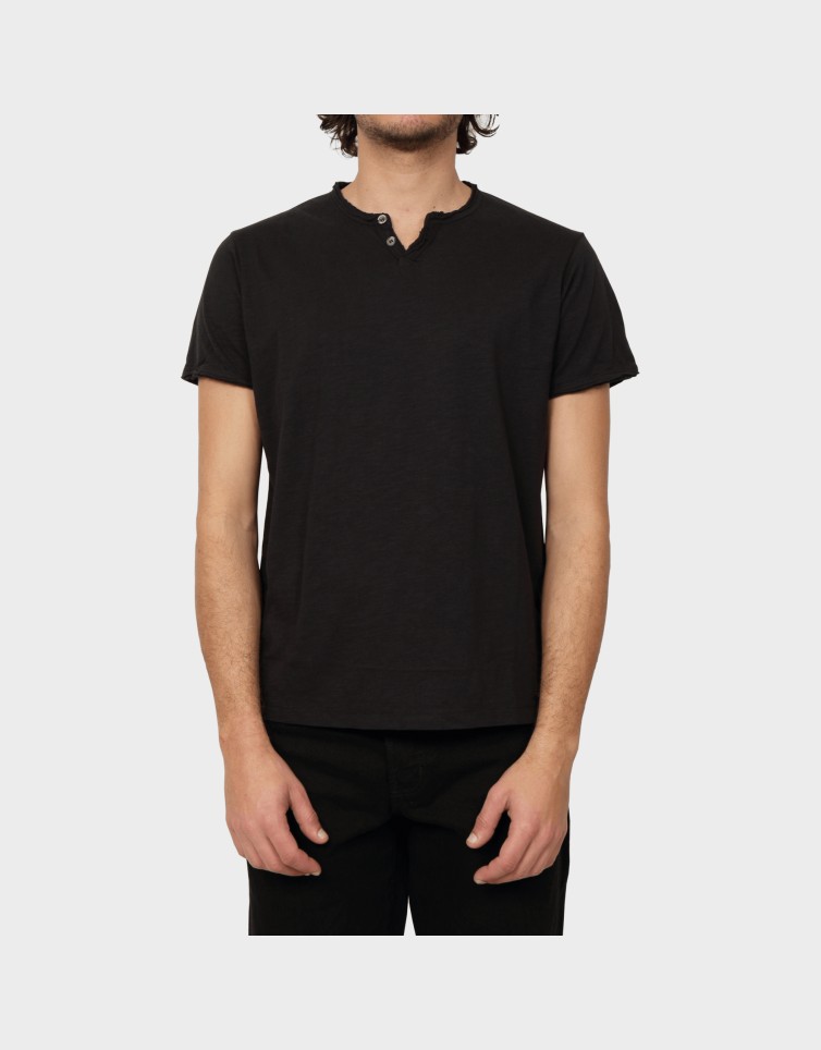 BASIC BUTTON TEE