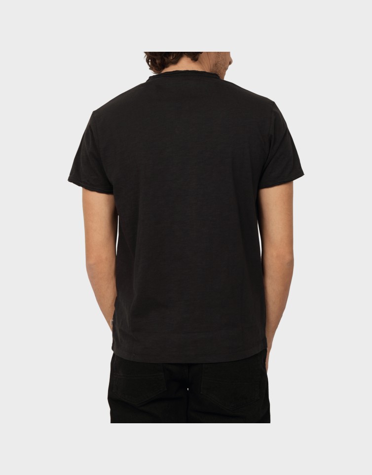 BASIC BUTTON TEE