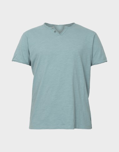 BASIC BUTTON TEE