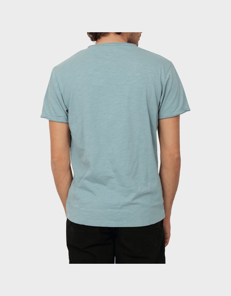 BASIC BUTTON TEE