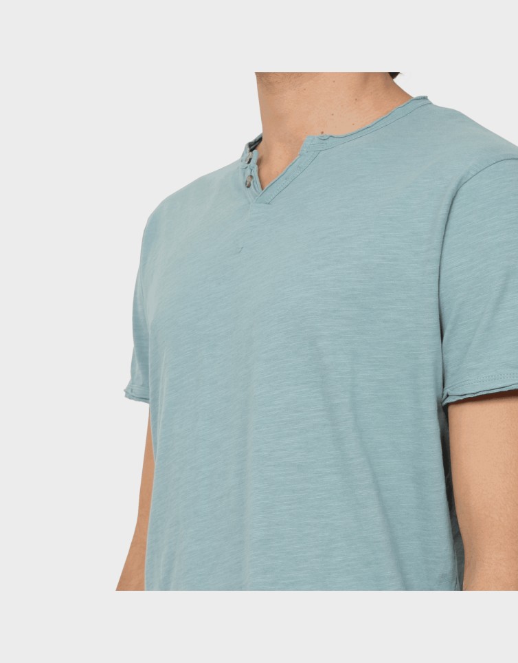 BASIC BUTTON TEE