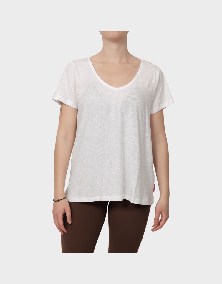 ESSENTIAL TEE