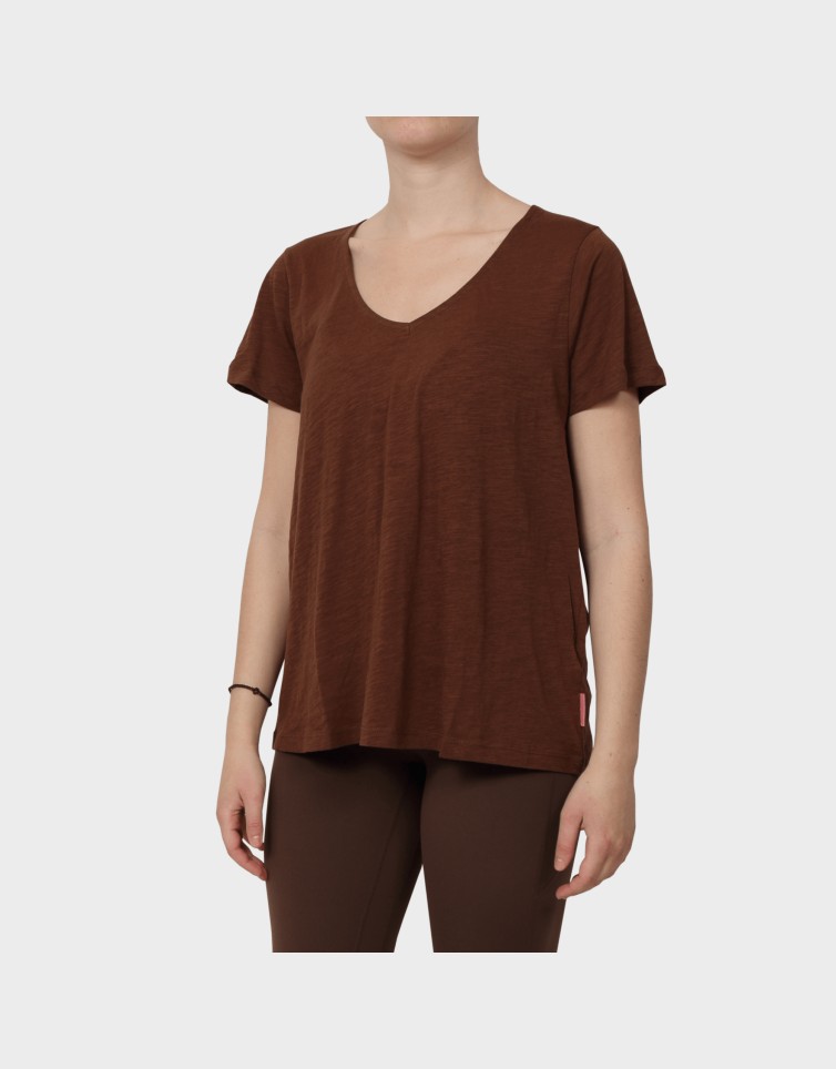 ESSENTIAL TEE