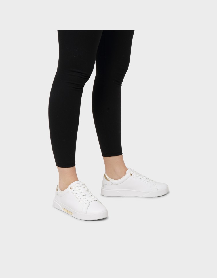 ESSENTIAL CHIC COURT