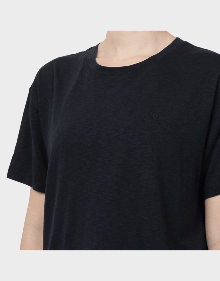 D2 STUD STUDIOS CREW TEE