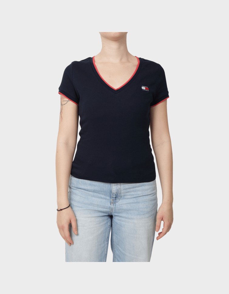 SLIM BADGE V-NECK TEE