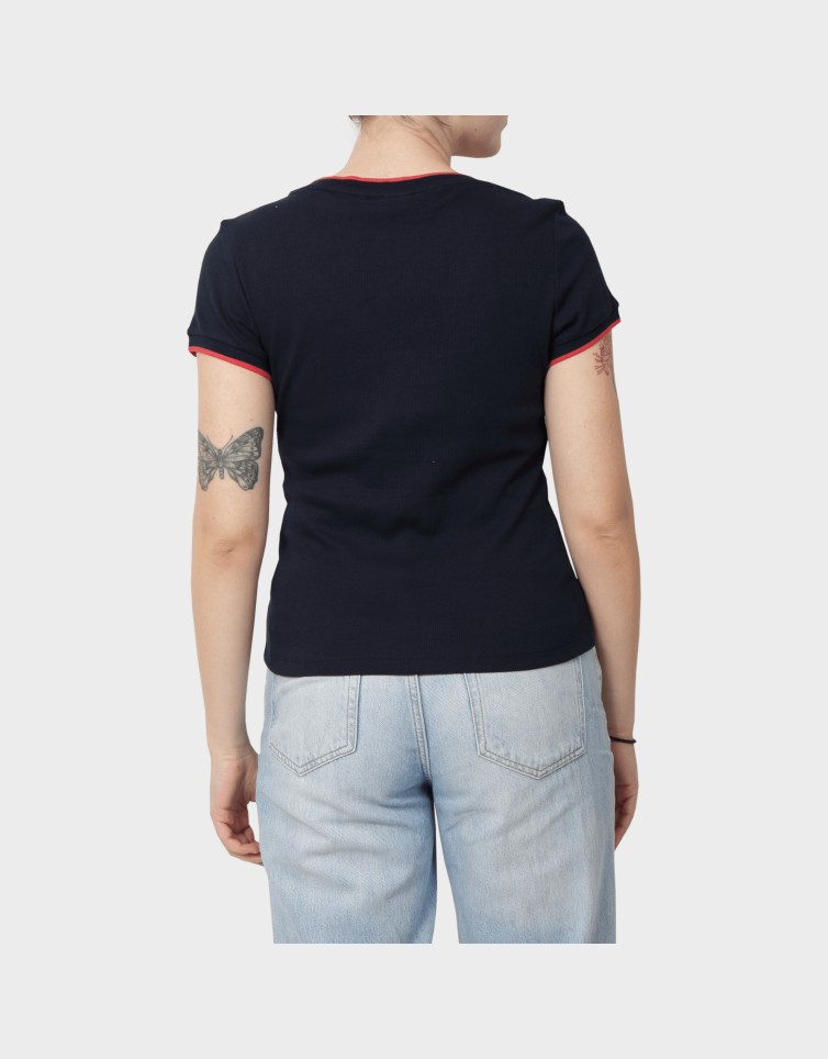 SLIM BADGE V-NECK TEE