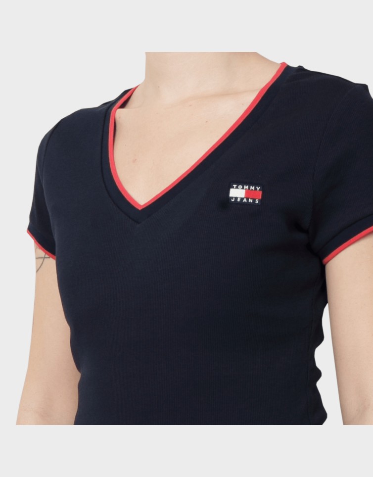 SLIM BADGE V-NECK TEE