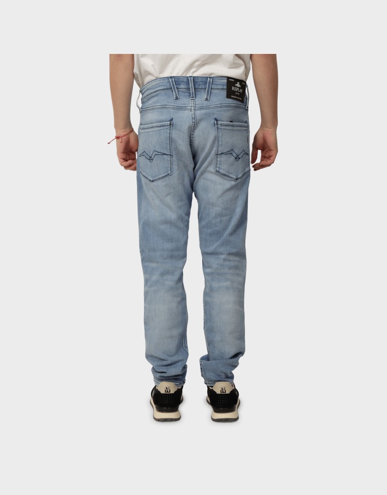 STRAIGHT FIT JEANS