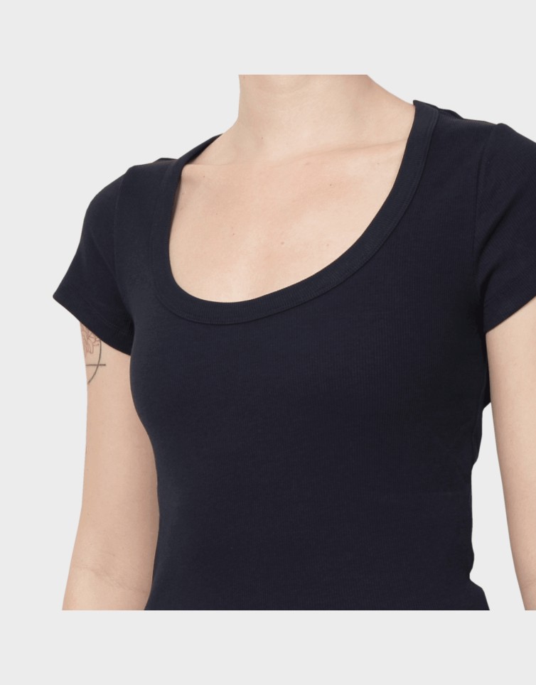 CHLOE CS SHORT U-NECK