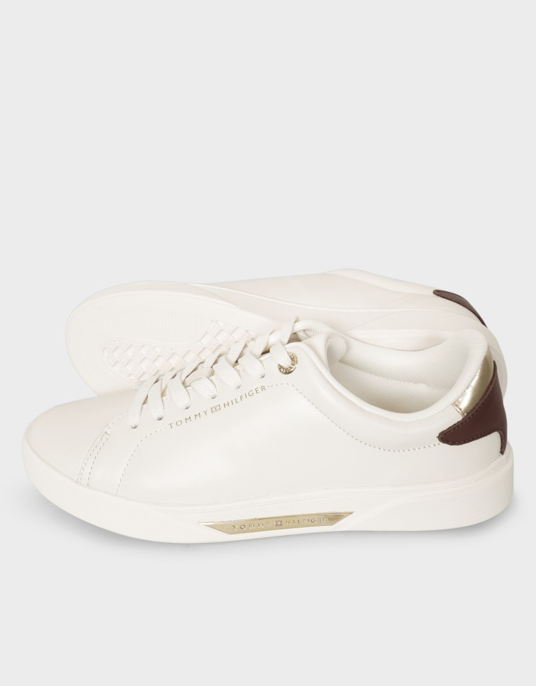 ESSENTIAL CHIC COURT