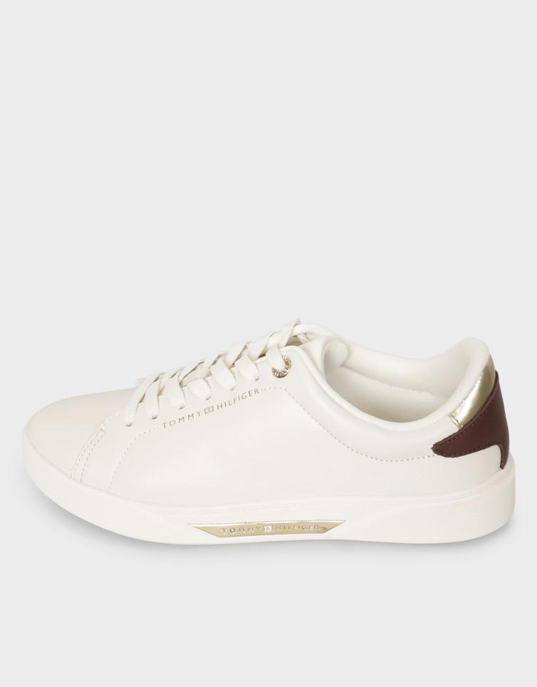 ESSENTIAL CHIC COURT