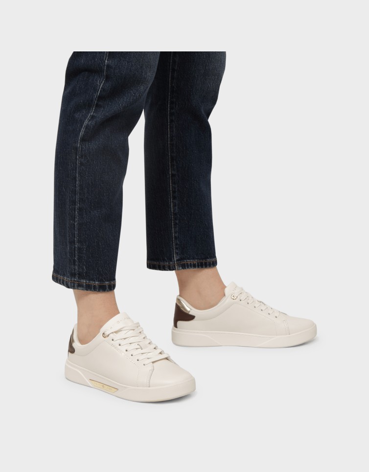 ESSENTIAL CHIC COURT