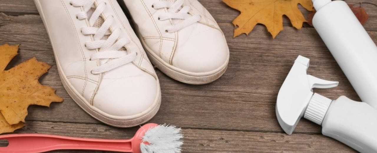 Οι καλύτερες μέθοδοι για να καθαρίσεις τα λευκά σου παπούτσια